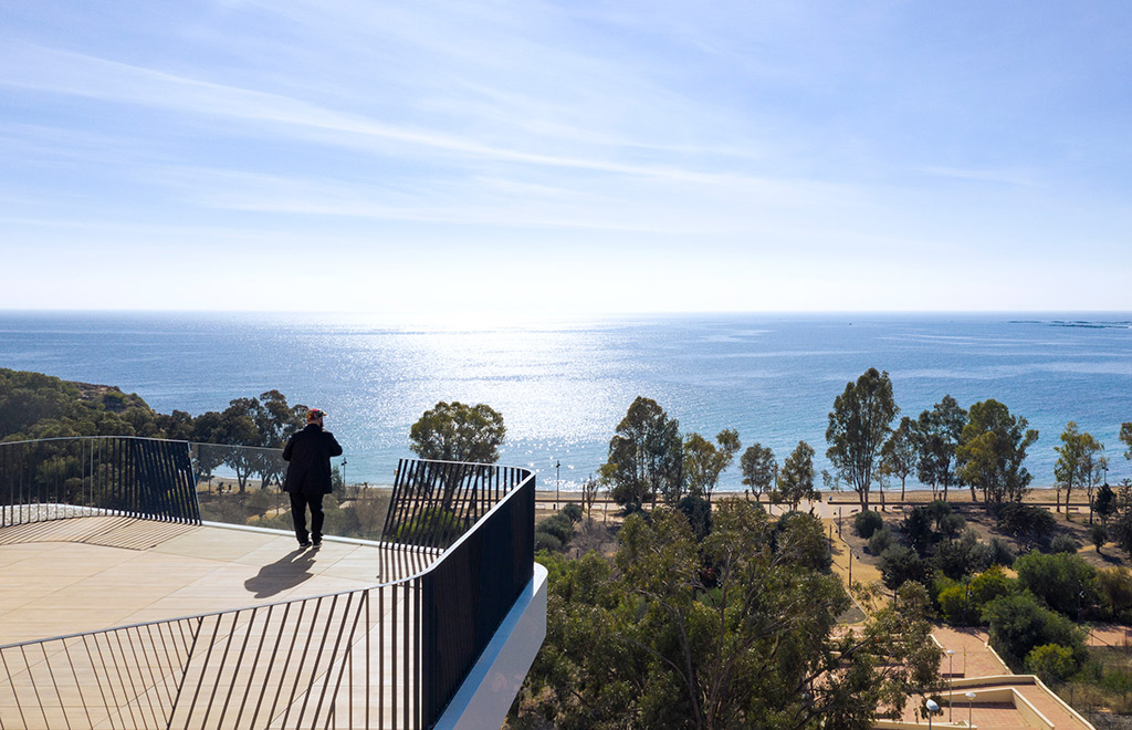 Áticos dúplex con vistas al mar en primera línea de playa en Villajoyosa