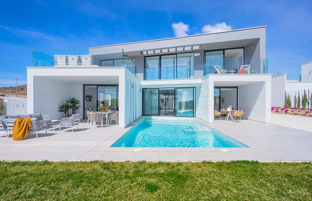 Modern frontline golf villa with 4 bedrooms and private pool in Murcia