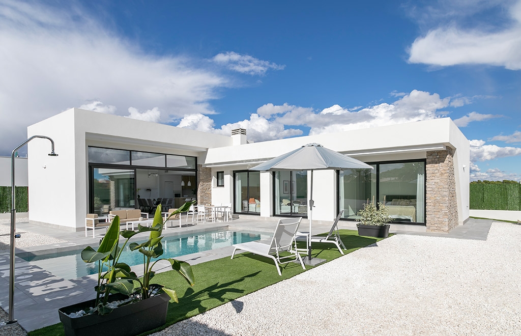 Chalet de diseño en una sola planta con 3 dormitorios y piscina privada en Calasparra, Murcia