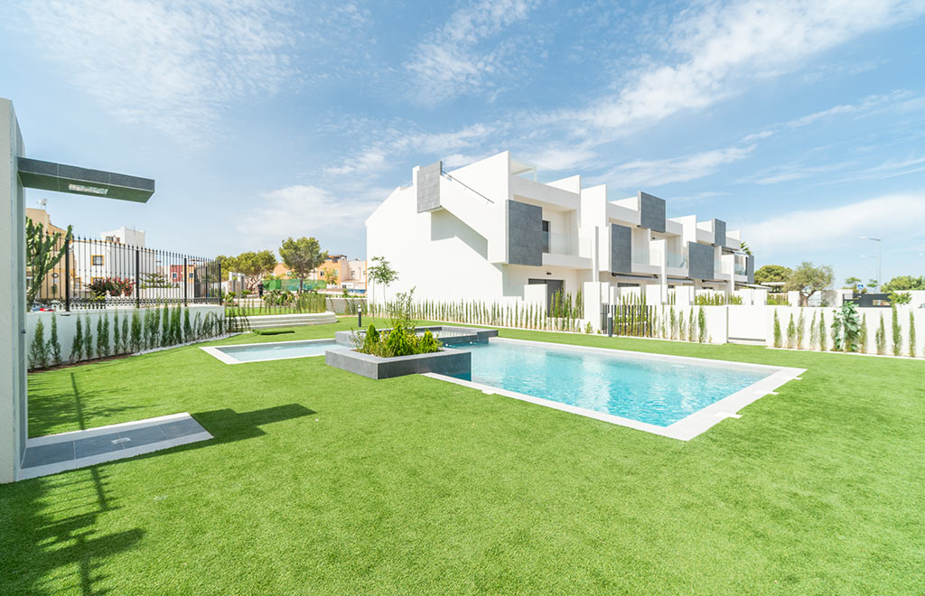 Apartment with 3 bedrooms and solarium in Torrevieja
