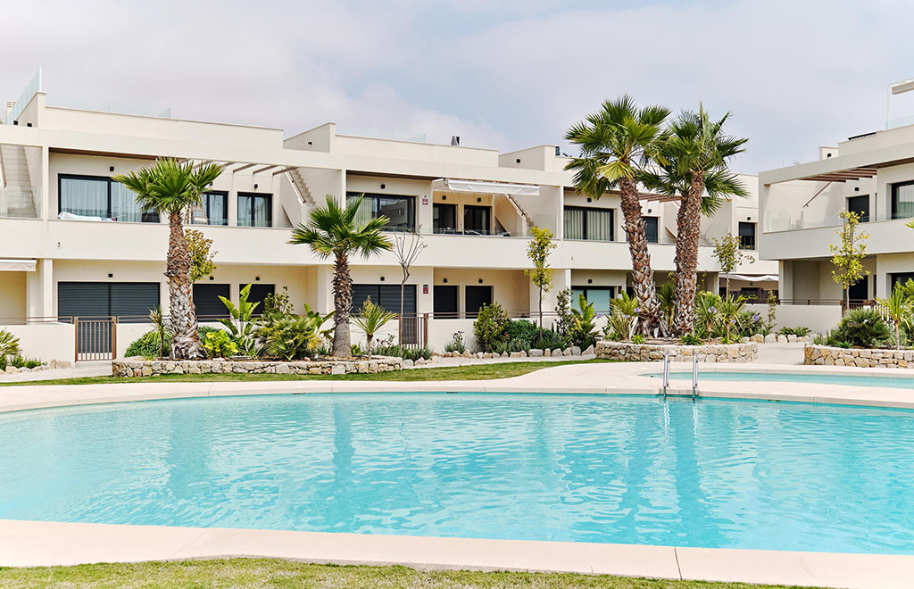 Apartamento en planta alta con solárium privado a 200 metros de la playa en Torrevieja