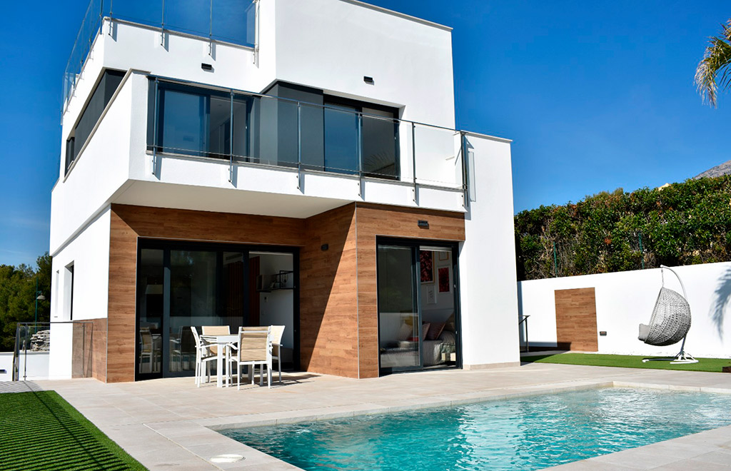 Modern villa with basement, solarium, private pool and sea views in La Nucia
