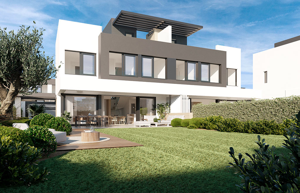Semi-detached frontline-golf villa with 3 bedrooms, garden and basement in Estepona