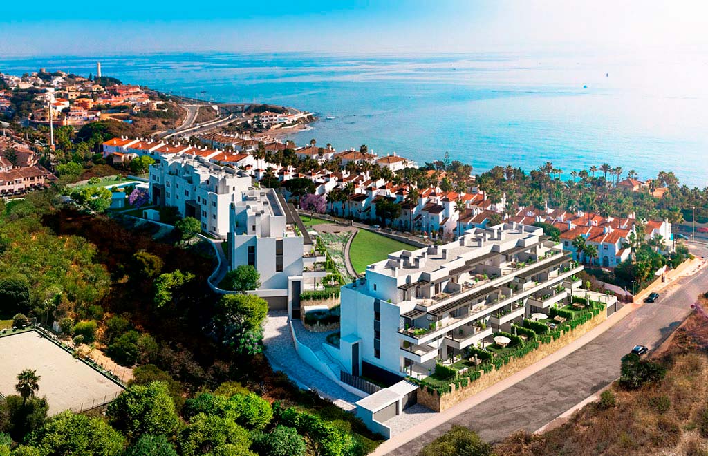 Planta baja con 3 dormitorios y jardín privado a 350 metros de la playa en Mijas Costa