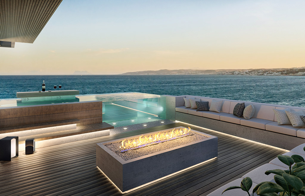 Luxury beachfront penthouse with private pool in Estepona