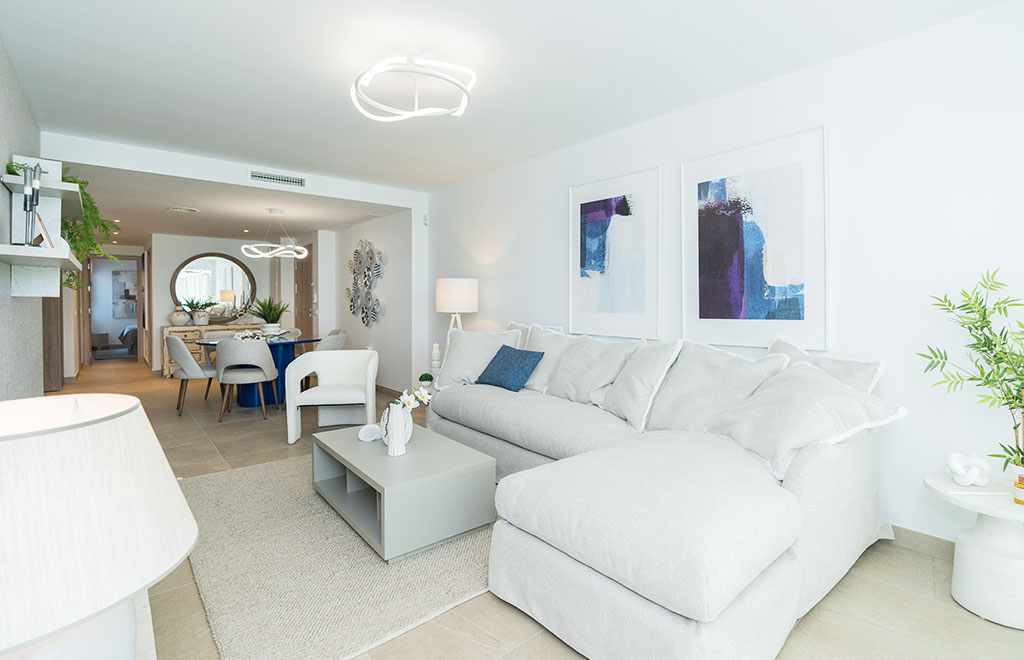 Frontline golf apartment with panorama views in Estepona