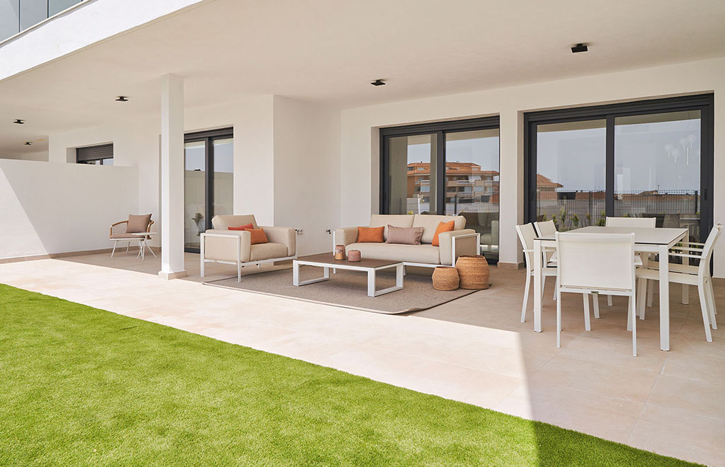 Apartments with privtae garden and sea views, 500m from the beach in Fuengirola