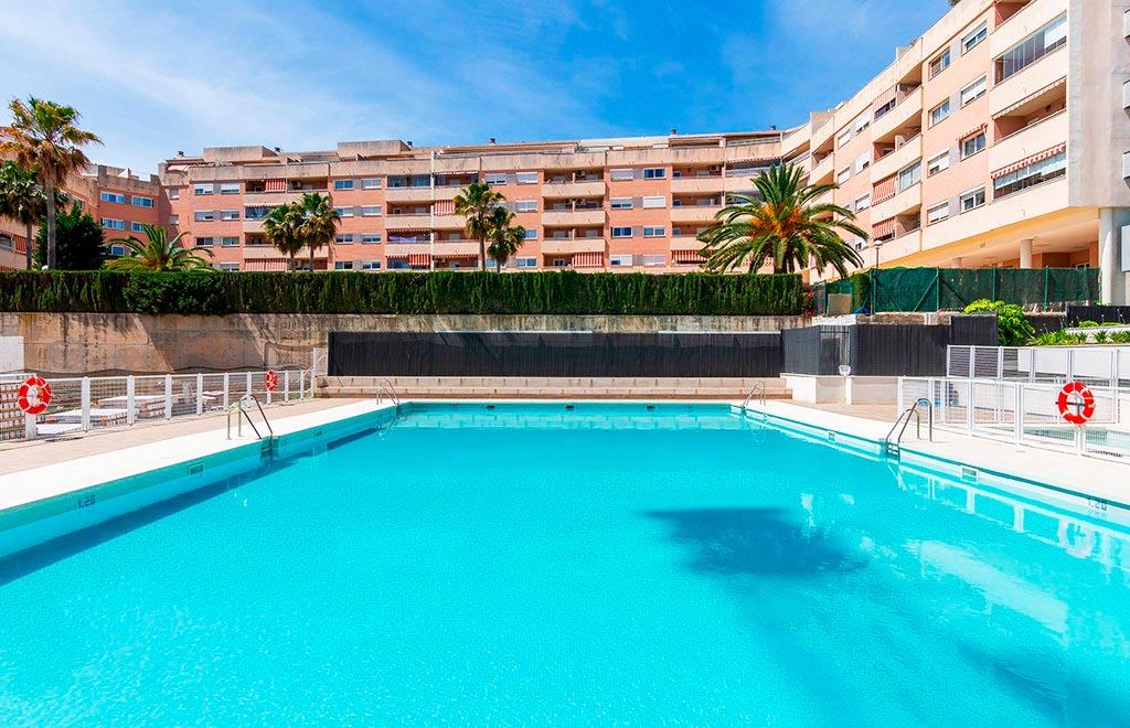 Ground floor apartment with 3 bedrooms and spacious terrace in Fuengirola