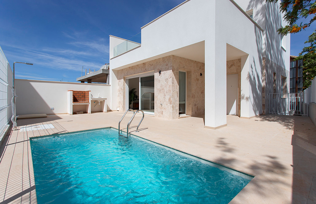 Modern villa with 3 bedrooms, basement and private pool in Hondon de las Nieves