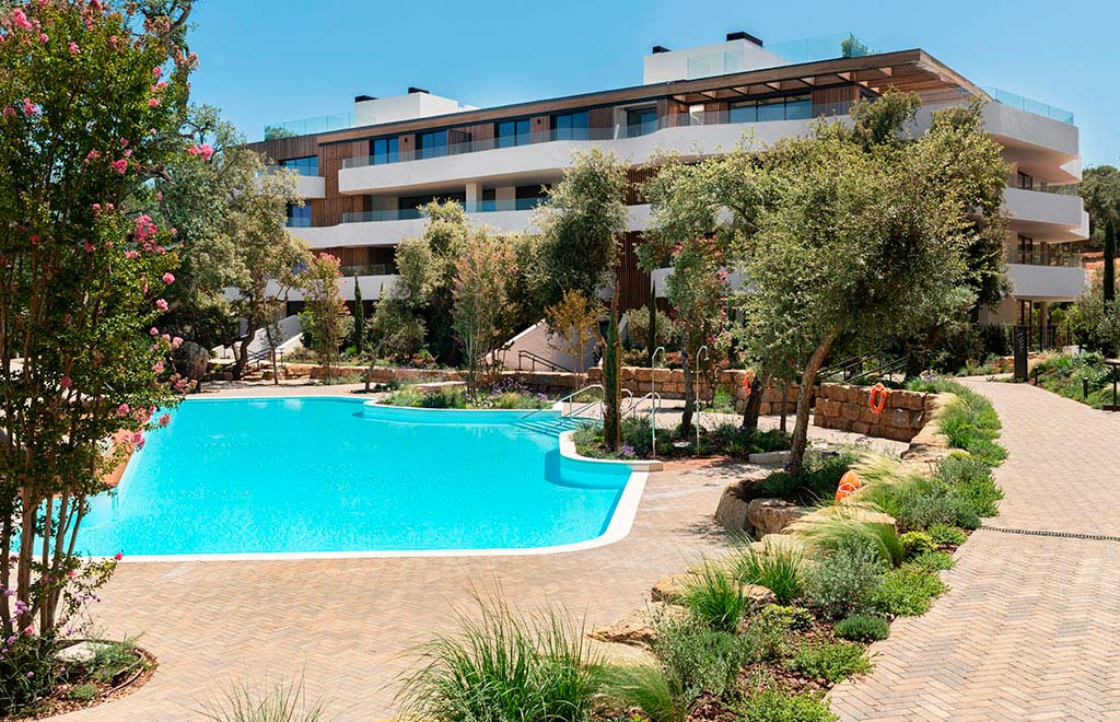 Apartments with 3 bedrooms and private garden in Sotogrande