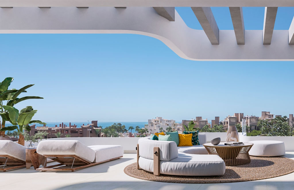 Penthouse on two floors with 4 bedrooms and spacious terraces in Estepona