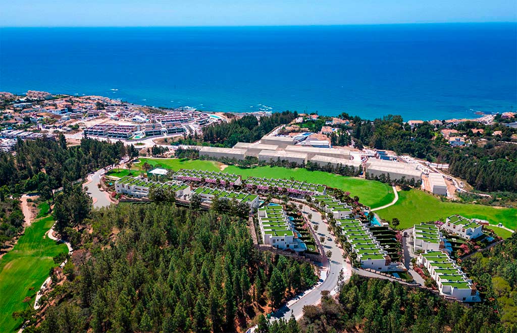 Frontline golf townhouses with private garden and sea views in Mijas Costa