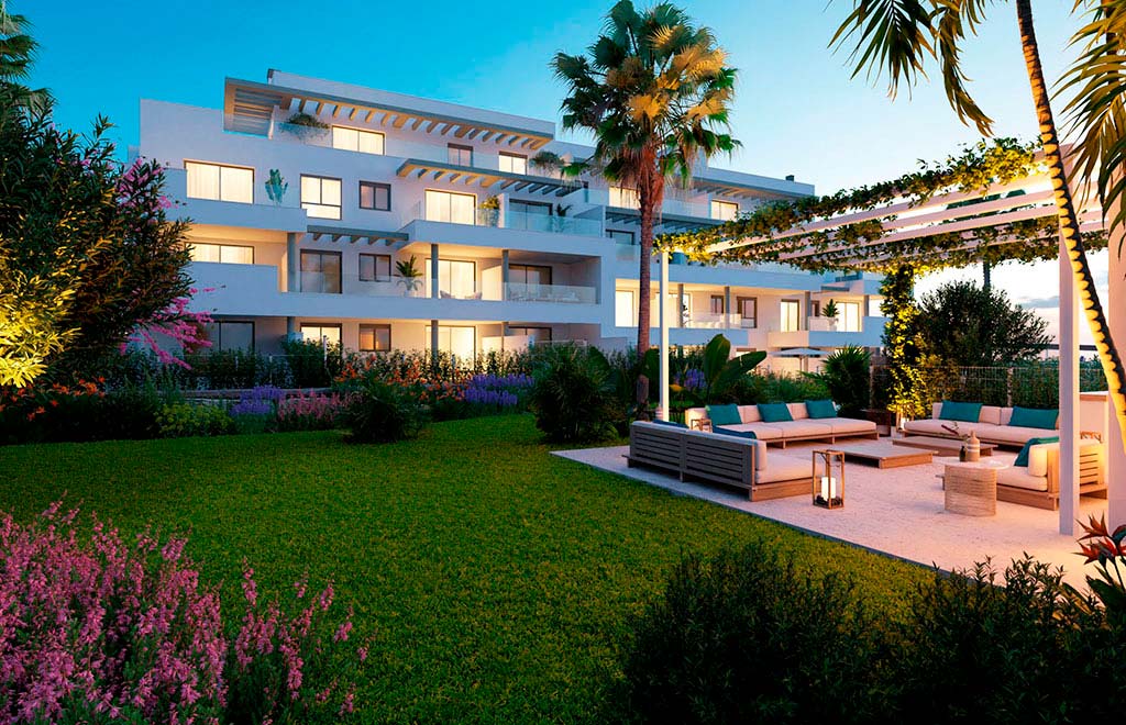Apartamentos en planta baja de 3 dormitorios a 400 metros de la playa en Mijas Costa