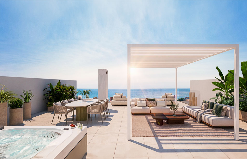 Ático con solárium privado y bonitas vistas al mar en Manilva