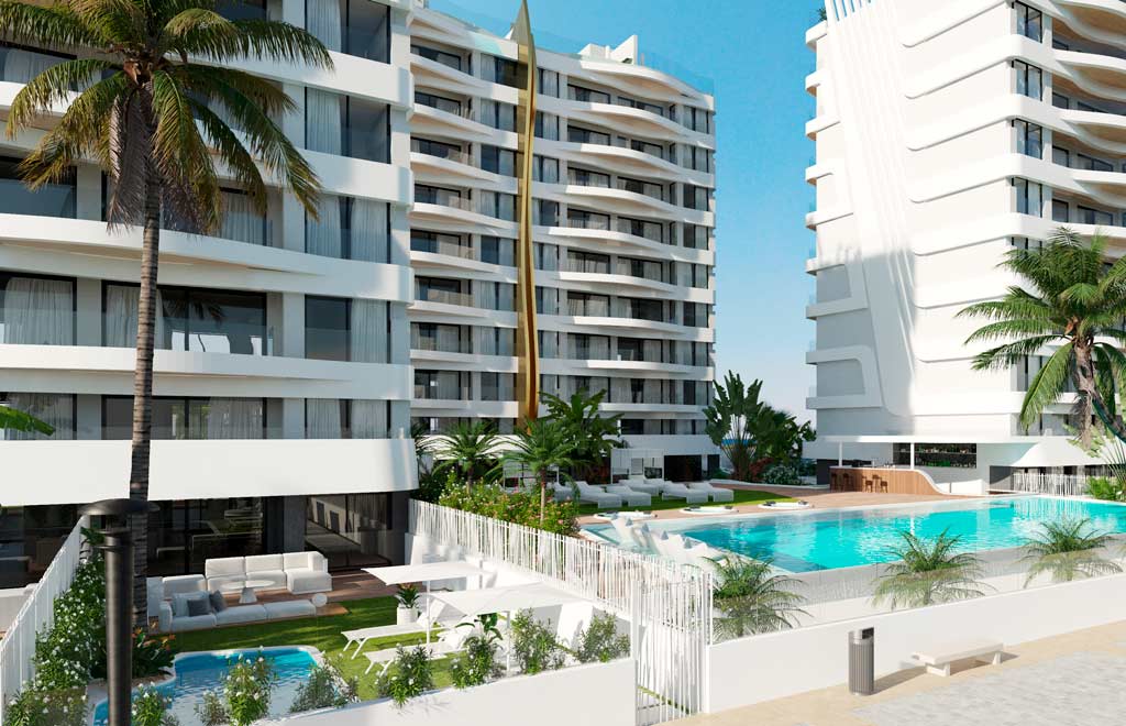 Apartamento en primera línea de playa con 3 dormitorios y jardín privado con acceso directo a la playa en La Manga