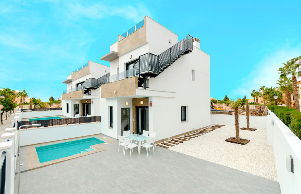 Moderno chalet con 3 dormitorios y piscina privada en Torreta III, Torrevieja