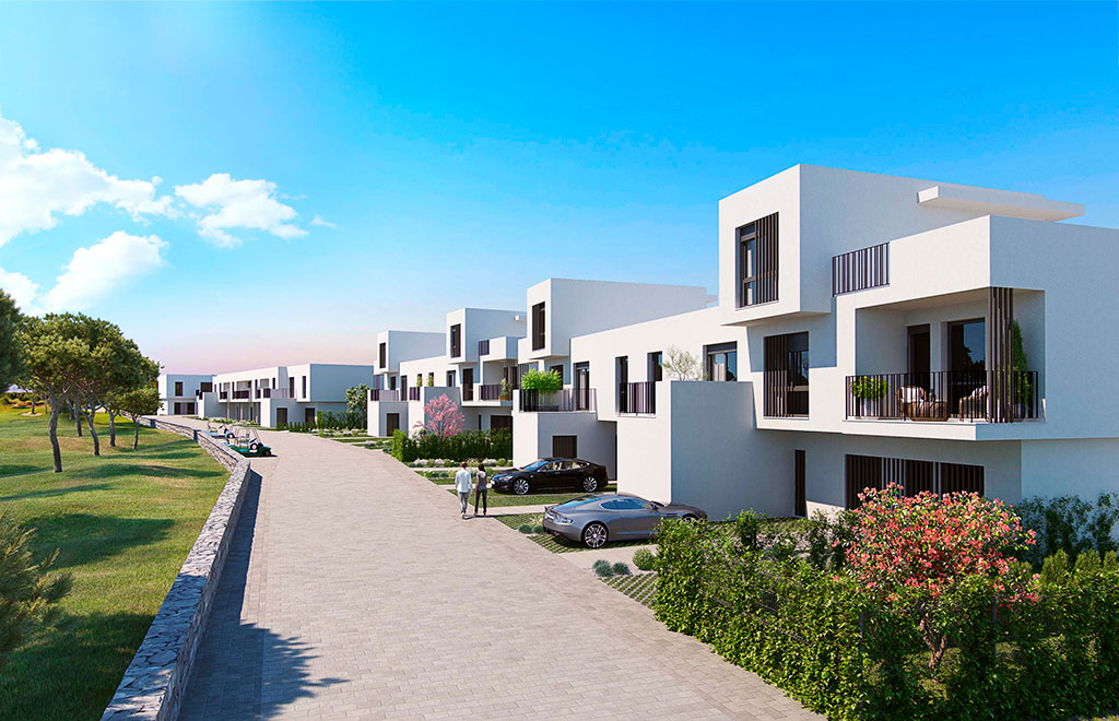 Frontline golf terraced villa on three floors with spacious terraces and private garden in San Roque