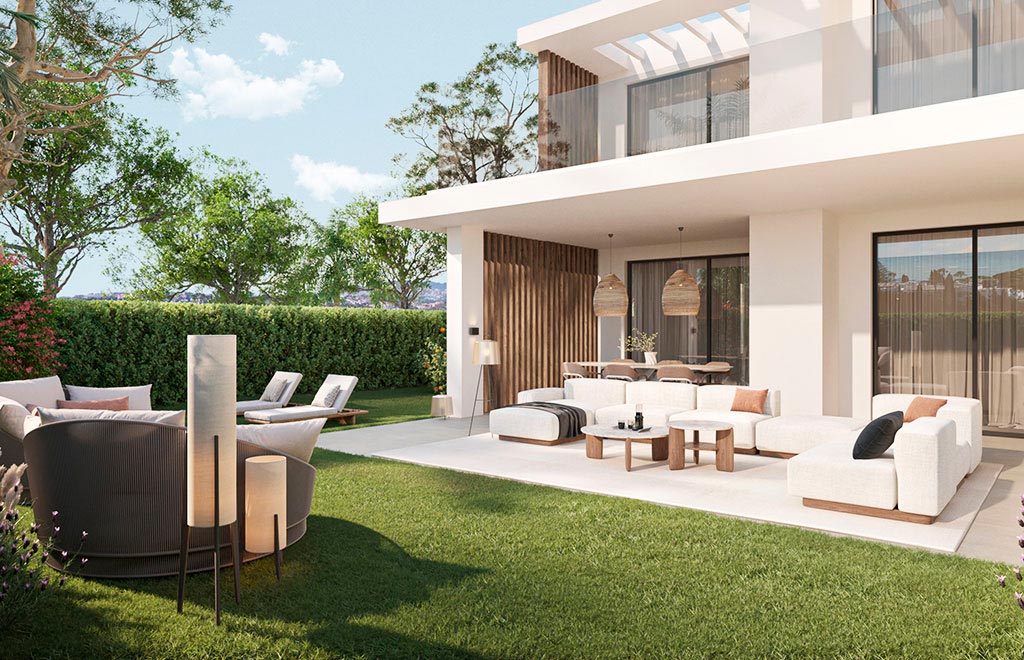 Apartment with 3 bedrooms and private garden, 400m from the beach in Estepona