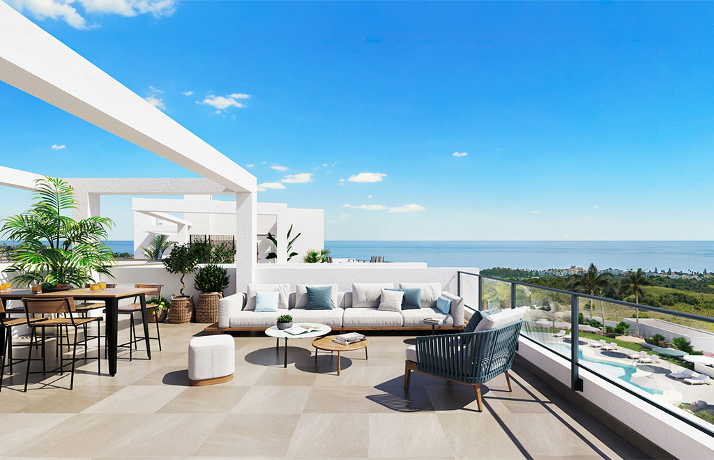 Áticos dúplex con amplias terrazas y vistas al mar en Estepona