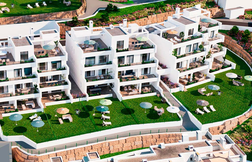 Apartamento de planta baja con 2 dormitorios, terraza y gran jardín privado en Estepona