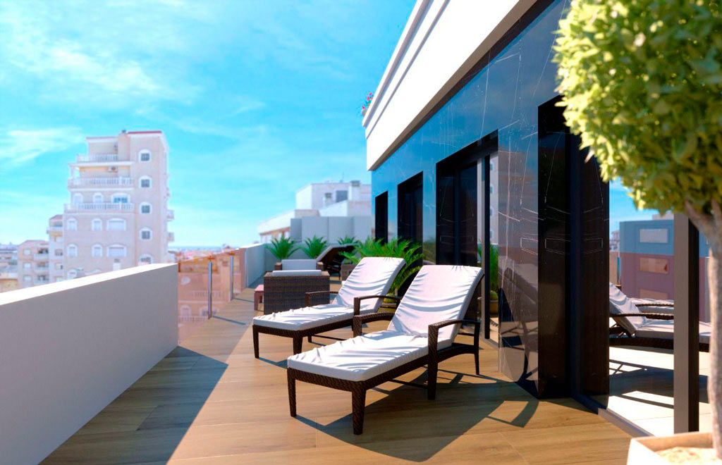 Penthouse with private solarium, 600m from the beach in Torrevieja