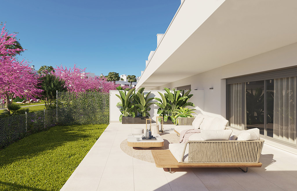 Apartment with 3 bedrooms and private garden, 500m from the beach in Estepona