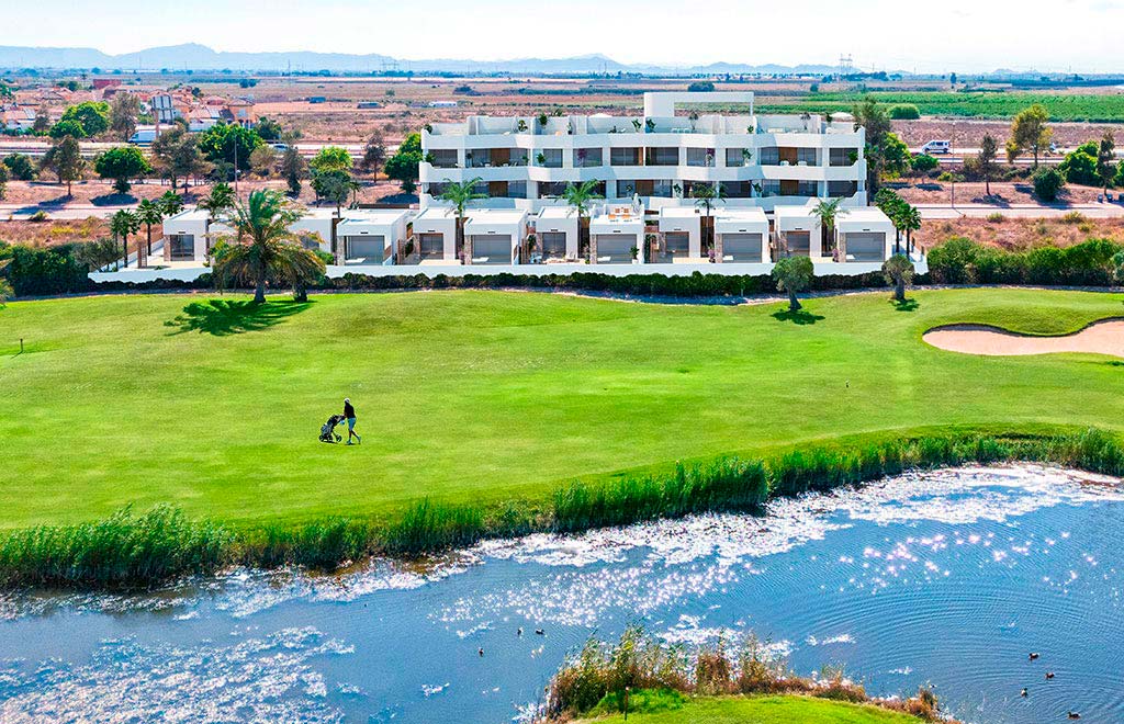 Apartamentos en planta baja en primera línea de golf en La Serena Golf, Los Alcázares