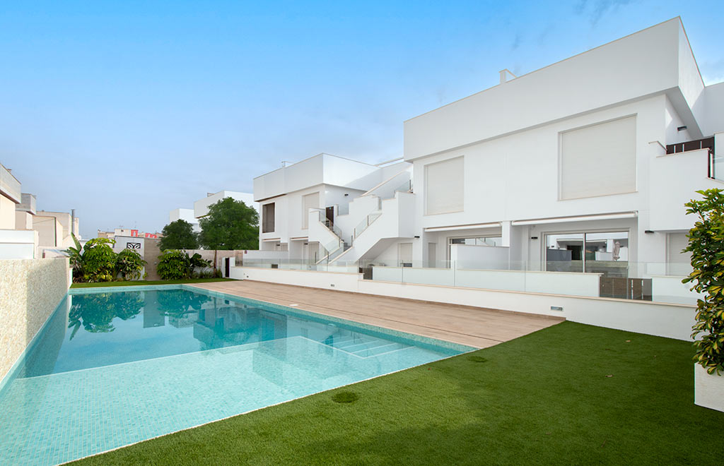 Ground floor apartment with spacious terrace in Pilar de la Horadada