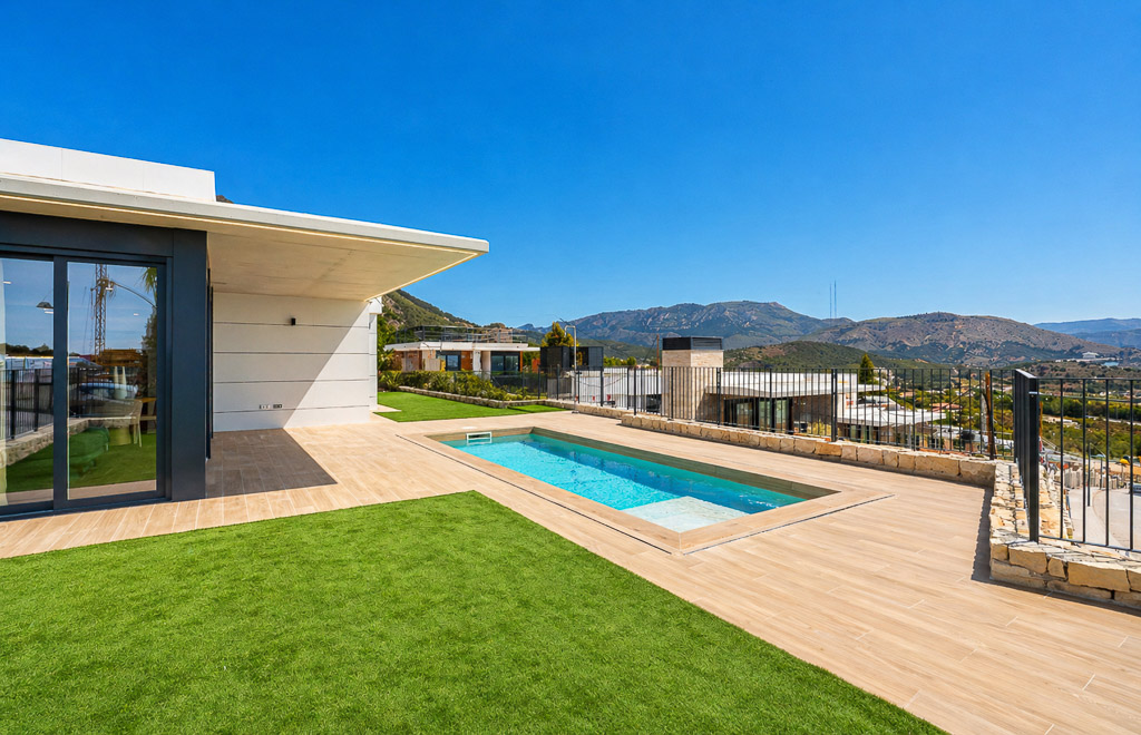 Villa on one level with 3 bedrooms and panoramic sea views in Polop