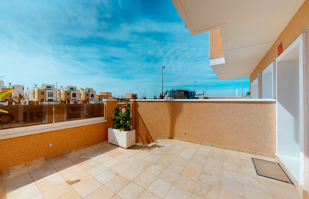 Apartamento en planta baja de 3 dormitorios con amplia terraza en Pilar de la Horadada