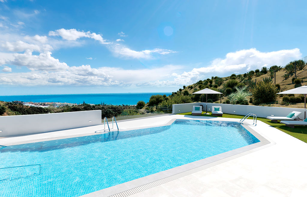Ground floor apartment with 3 bedrooms and sea views in Rincon de la Victoria