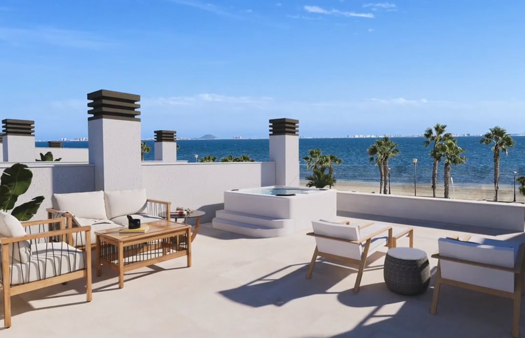 Chalets en primera línea de playa con piscina privada en Los Alcázares