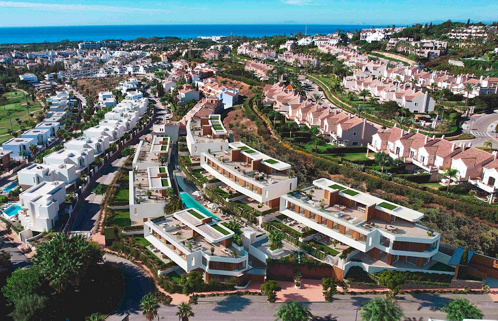 Chalet pareado con 4 dormitorios y sótano en San Pedro de Alcántara