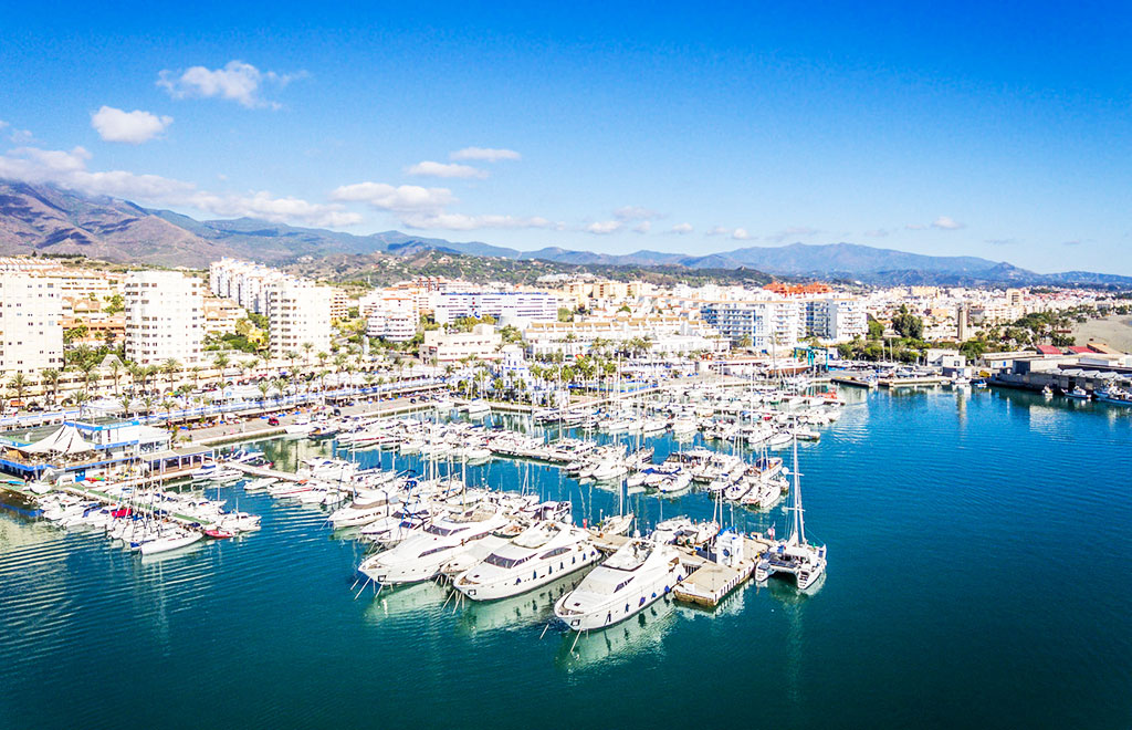 Photo 23 of Terraced villa with garden, solarium and private pool in Estepona