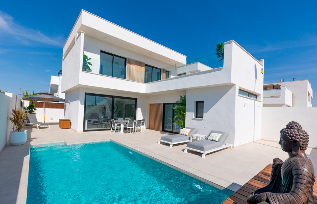 Spacious villa with 3 bedrooms and private pool in Santiago de la Ribera