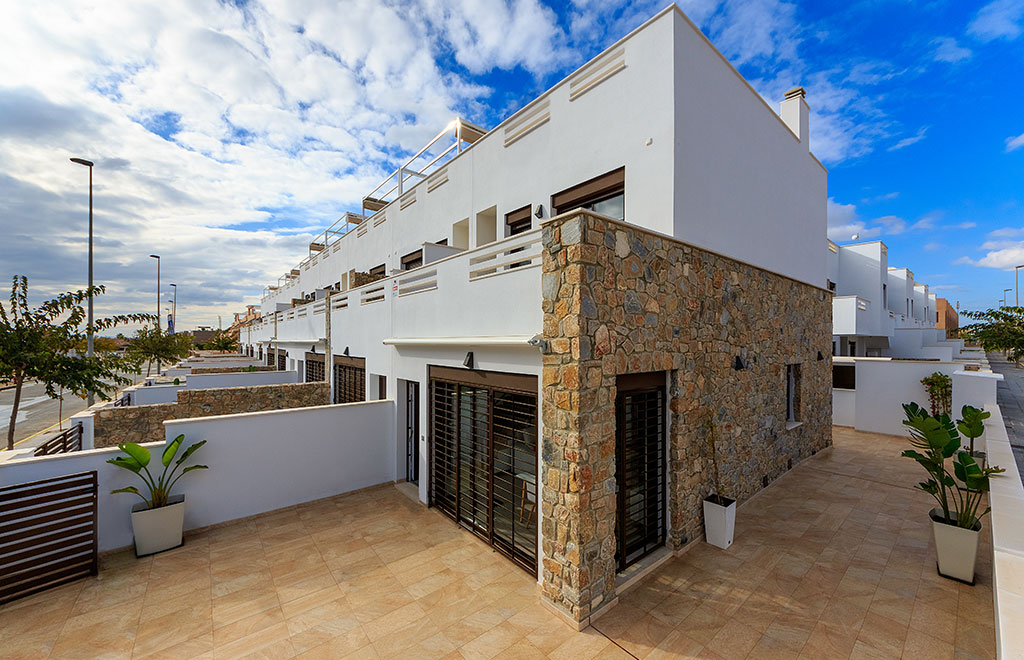 Chalet adosado de 3 dormitorios y solárium privado en Pilar de la Horadada