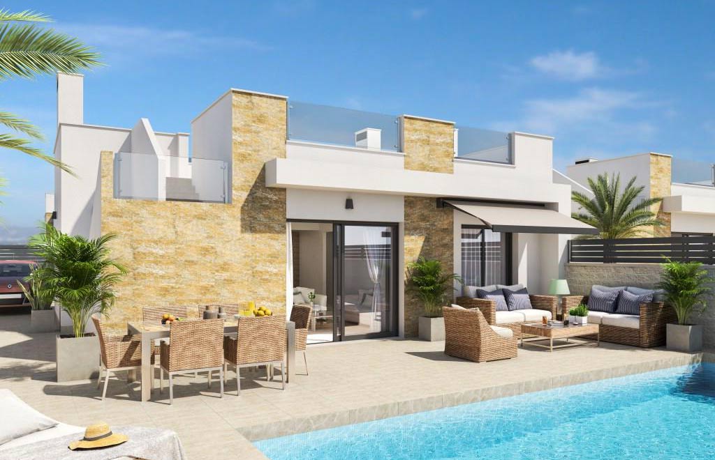 Villas on one level with solarium and private pool in Oasis de La Marina