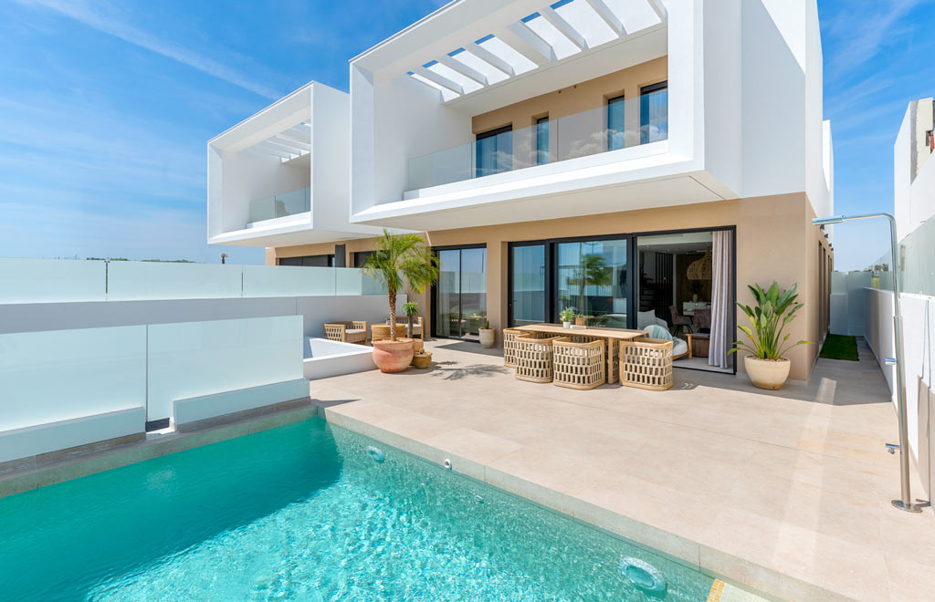 Semi-detached villas with 3 bedrooms and private pool in Dolores, Alicante