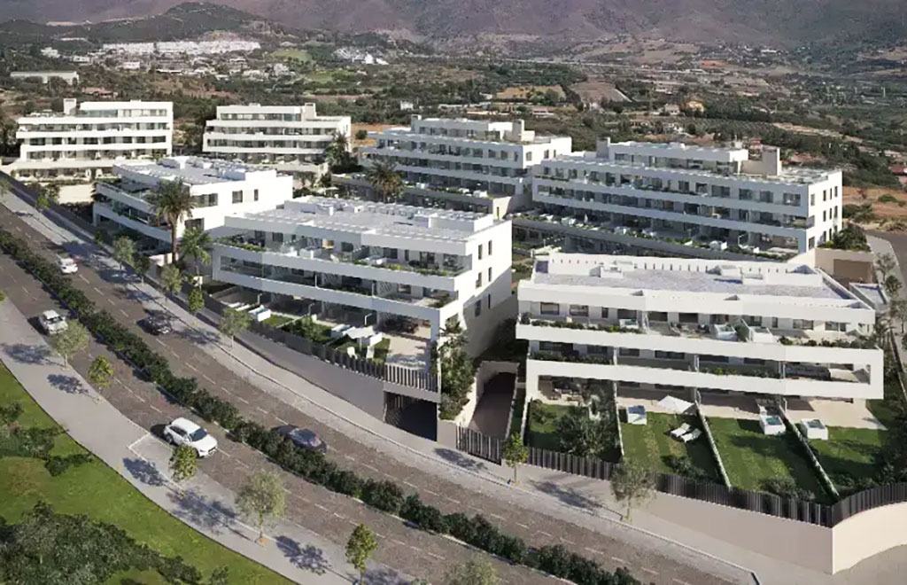 Apartment with 3 bedrooms and private garden, 500m from the beach in Estepona