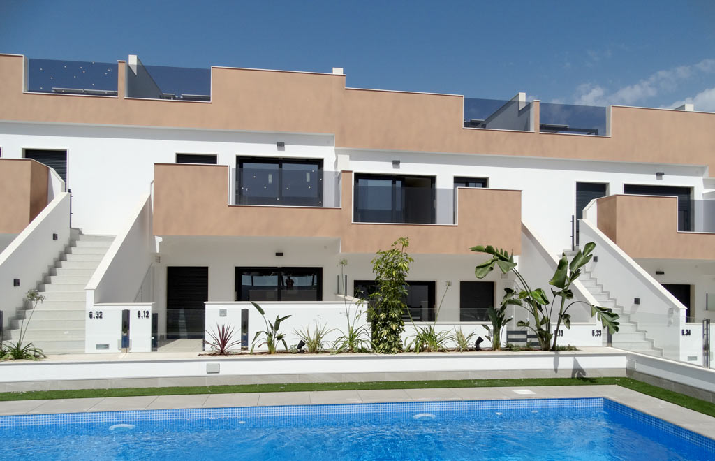 Apartment with 3 bedrooms in Pilar de la Horadada with rooftop solarium and storage