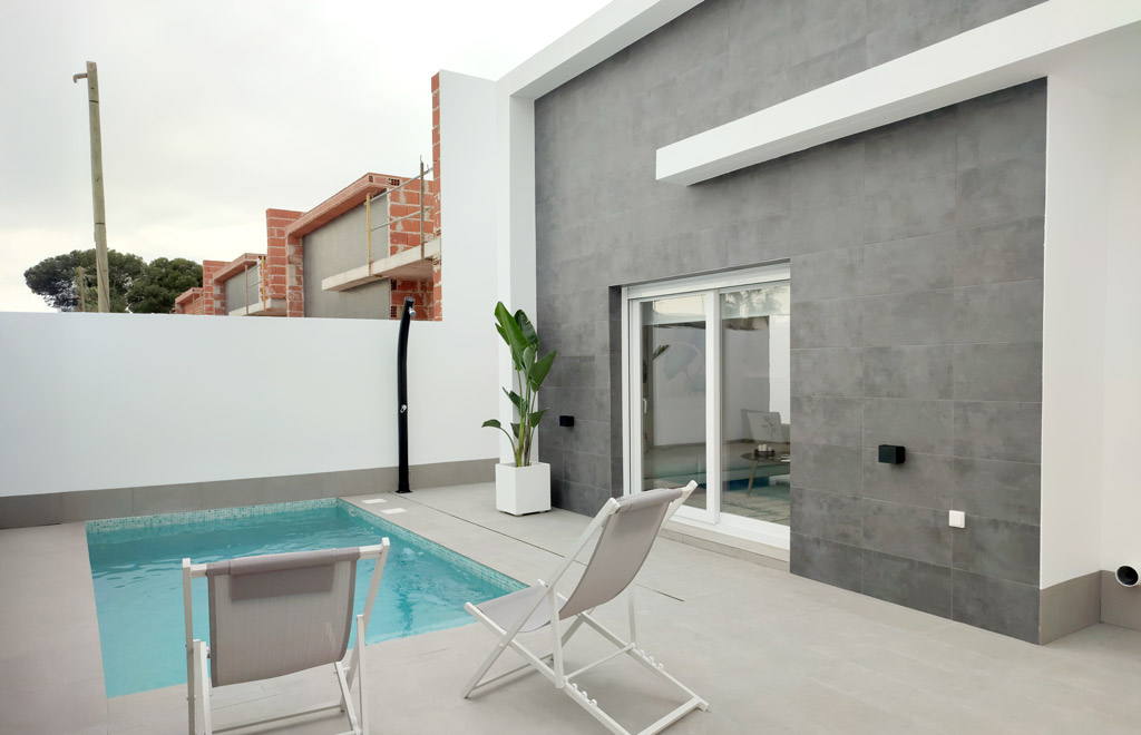 Villa on one level in Balsicas with 3 bedrooms, pool and rooftop terrace