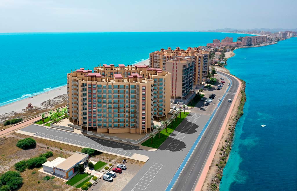Beachfront apartment in La Manga with 3 bedrooms and sea views