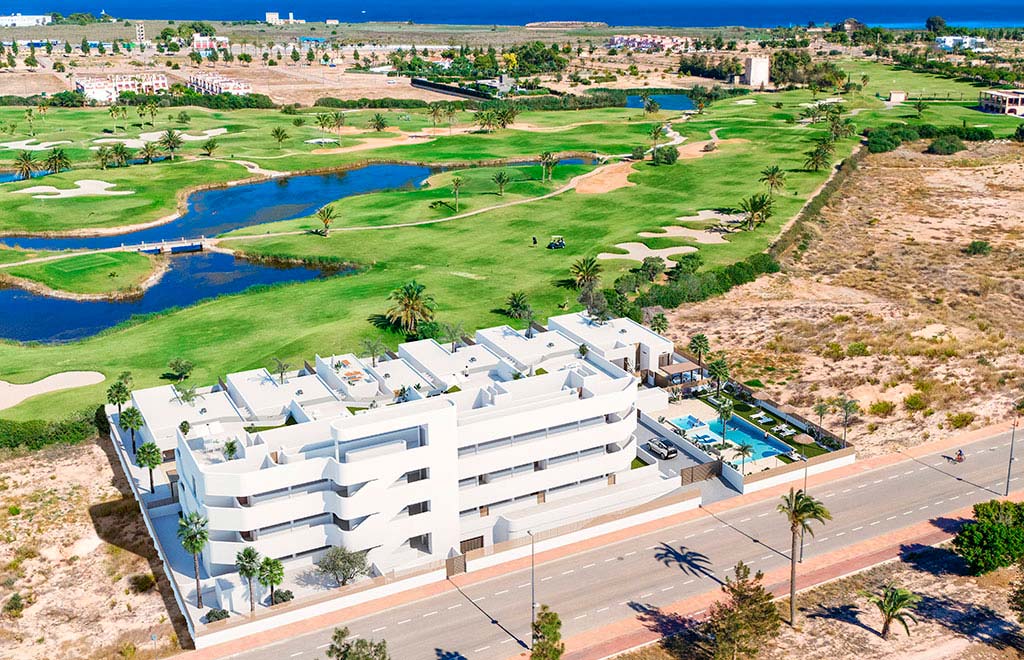 Apartamentos en primera línea de golf con amplia terraza en La Serena Golf, Los Alcázares