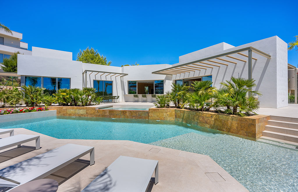 Villa with 3 bedrooms in Las Colinas Golf with basement and private pool