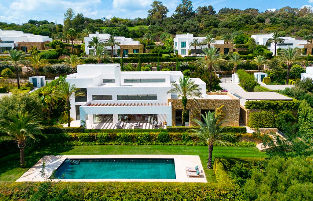 Exquisite villa with 6 bedrooms, private pool and impressive panorama views in Casares