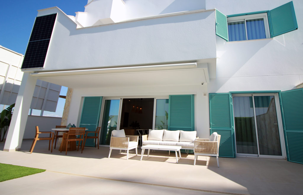 Ground-floor apartment in Torre de la Horadada with 3 bedrooms and spacious terrace