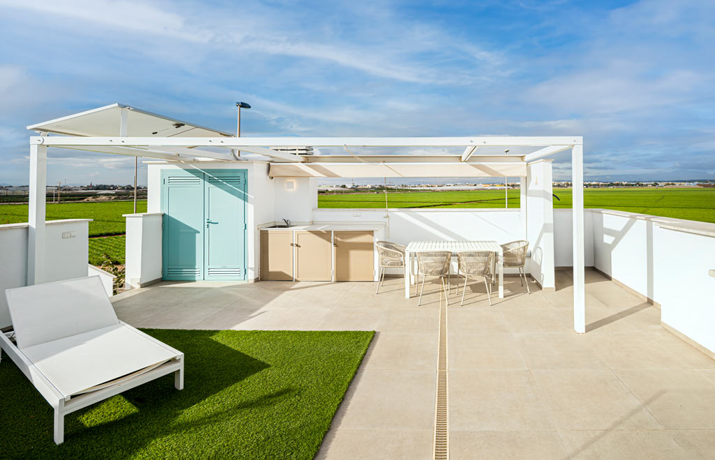 Top-floor apartment in Torre de la Horadada with 3 bedrooms and private rooftop terrace