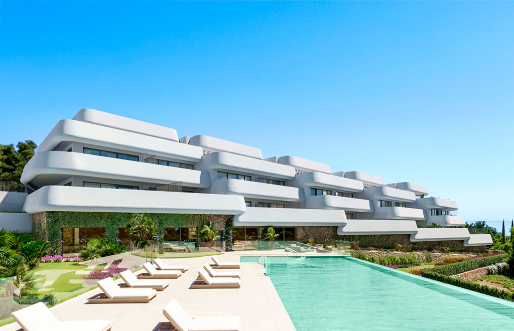 3-bedroom apartment in Casares with private garden and terrace next to the golf course