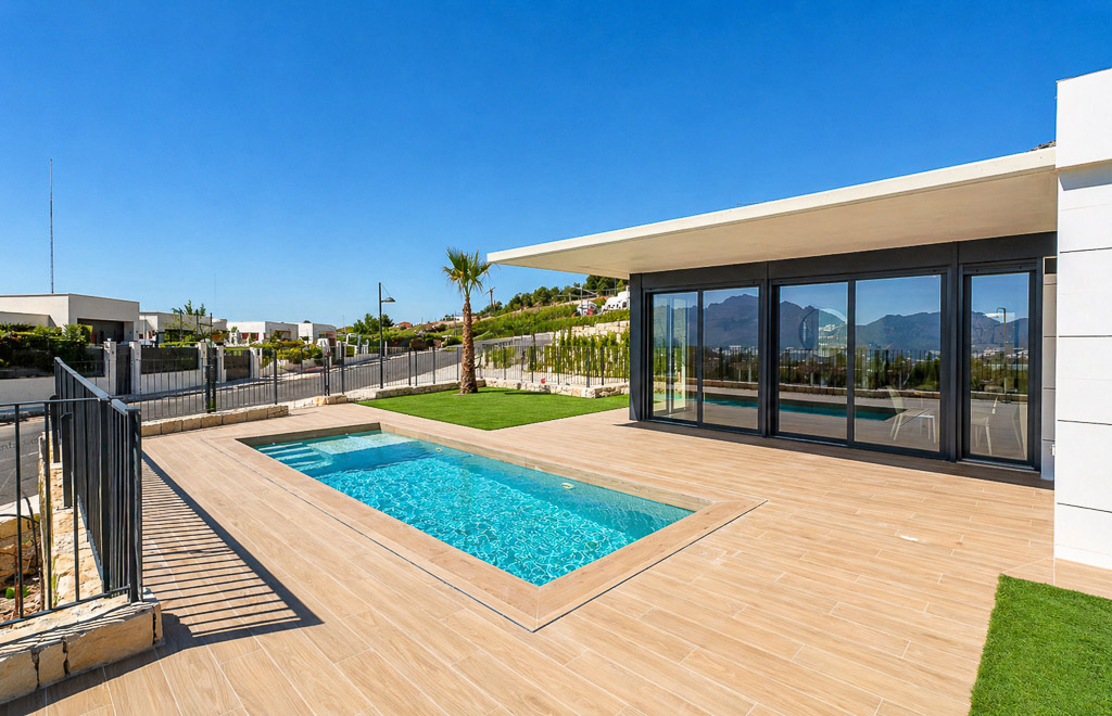 Villa on one level with 3 bedrooms and panoramic sea views in Polop