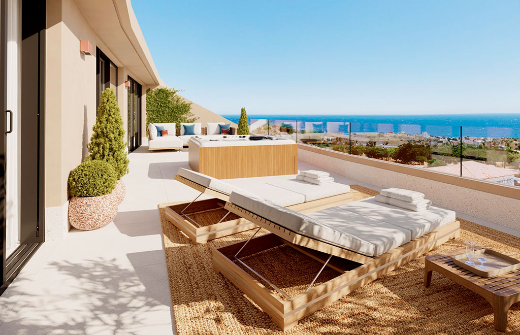 Ático con 2 dormitorios, terraza y vistas al mar en Fuengirola